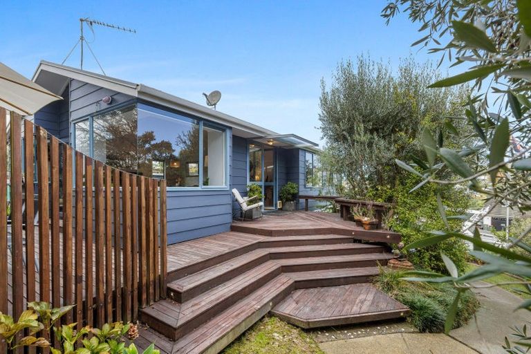 Photo of property in 11 Donald Street, Stanmore Bay, Whangaparaoa, 0932