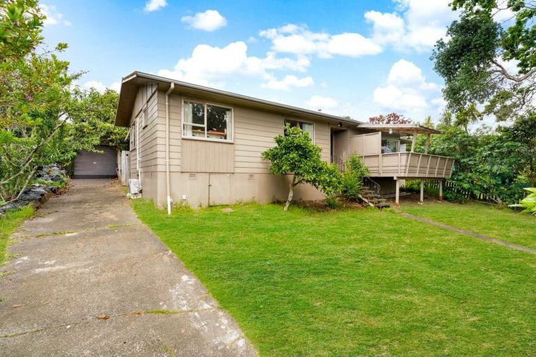 Photo of property in 30 Pipitea Place, Massey, Auckland, 0614