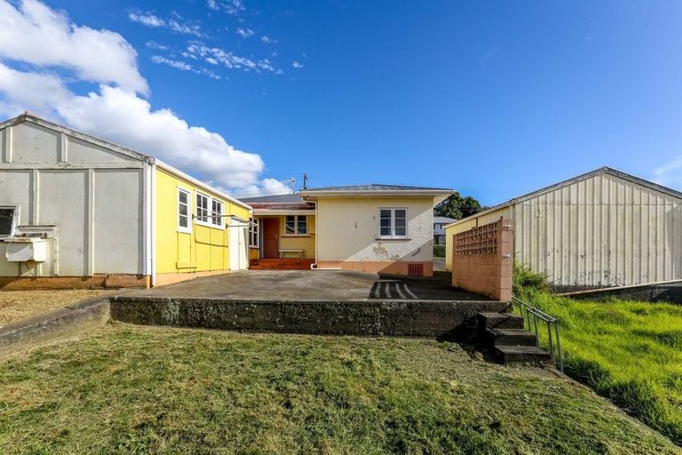 Photo of property in 17 Alberta Road, Glen Avon, New Plymouth, 4312