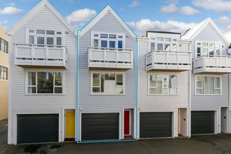 Photo of property in Pirie Street Townhouses, 18/35 Pirie Street, Mount Victoria, Wellington, 6011