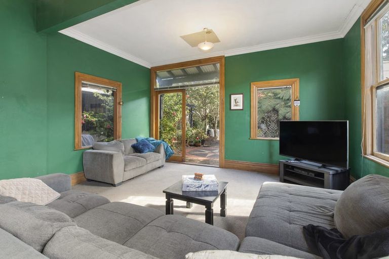 Photo of property in 102 Derwent Street, Island Bay, Wellington, 6023