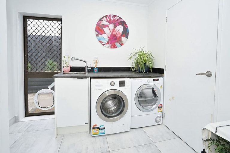 Photo of property in 10b Burn-murdoch Street, St Andrews, Hamilton, 3200