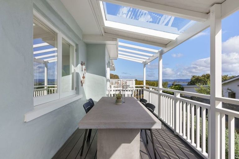 Photo of property in 120 Island Bay Road, Beach Haven, Auckland, 0626