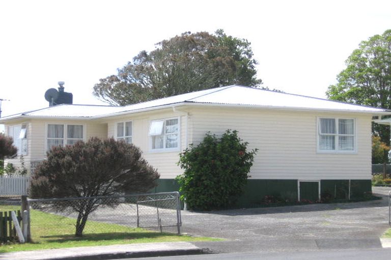 Photo of property in 12 Gilpin Place, Beach Haven, Auckland, 0626