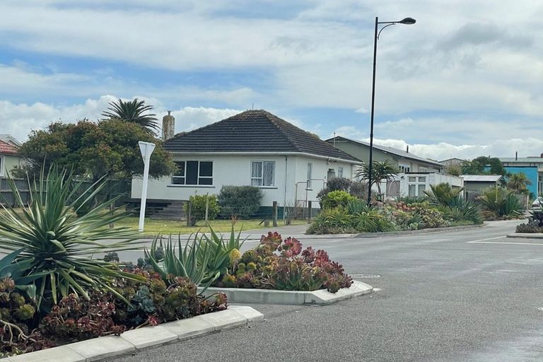 Photo of property in 1 Rangiora Street, Castlecliff, Whanganui, 4501