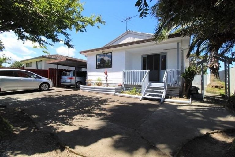 Photo of property in 1/194 Te Irirangi Drive, Flat Bush, Auckland, 2023