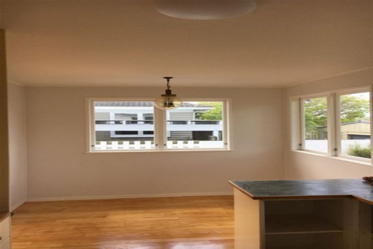 Photo of property in 5 Bodi Place, Te Atatu South, Auckland, 0610