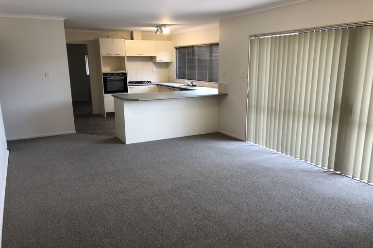 Photo of property in 35 Huntington Drive, Huntington Park, Auckland, 2013