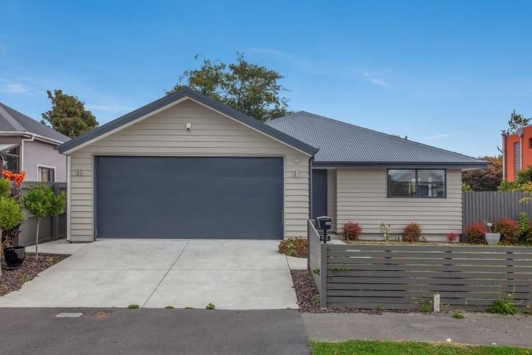Photo of property in 45 Woodville Street, Edgeware, Christchurch, 8013