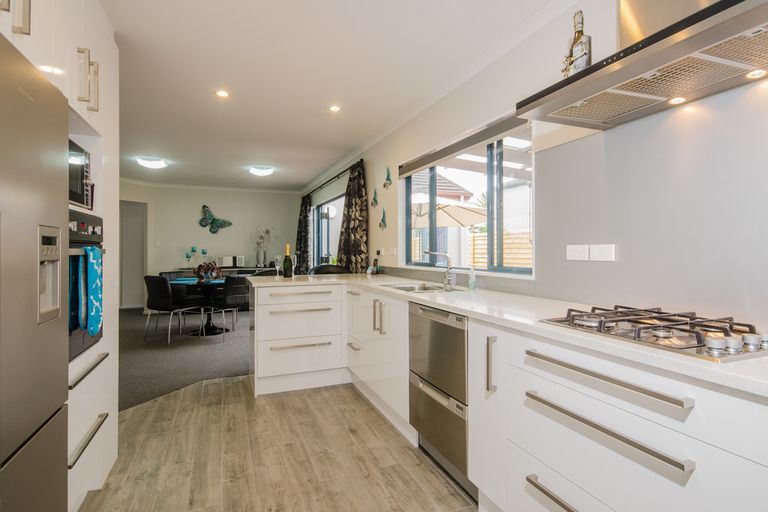 Photo of property in 14 Cellarmans Street, Te Atatu Peninsula, Auckland, 0610