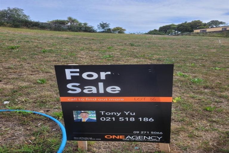 Photo of property in 17 Whenuateitei Crescent, Stanmore Bay, 0932