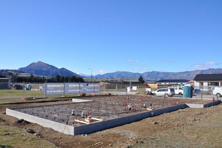Photo of property in 25 Pounamu Avenue, Albert Town, Wanaka, 9305