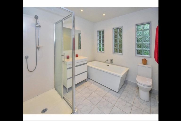 Photo of property in 21 Orinda Close, Botany Downs, Auckland, 2010