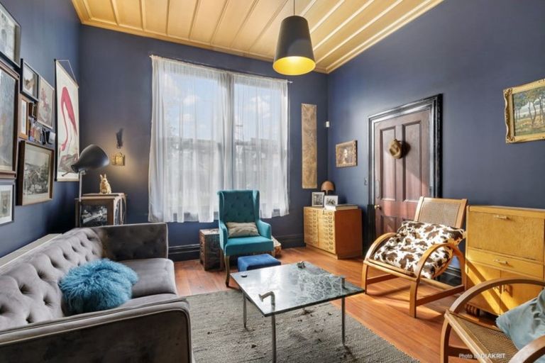 Photo of property in 6 Russell Terrace, Newtown, Wellington, 6021