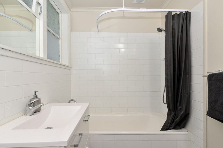 Photo of property in 6 Hume Place, Fairfield, Hamilton, 3214