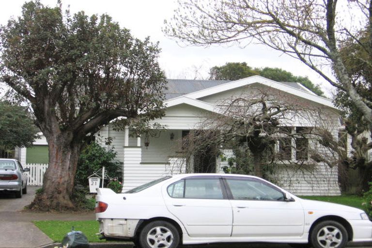 Photo of property in 21 Milverton Avenue, Hokowhitu, Palmerston North, 4410