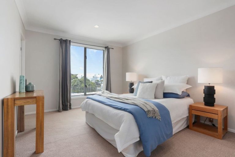 Photo of property in 9f Clearwater Cove, West Harbour, Auckland, 0618