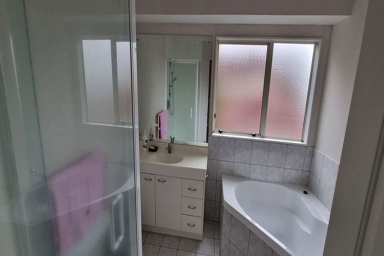 Photo of property in 192a Botany Road, Botany Downs, Auckland, 2010