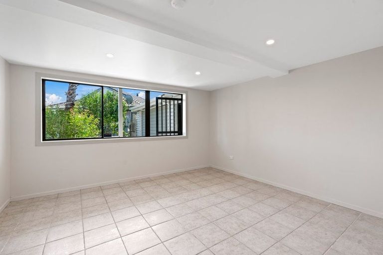Photo of property in 9 Sungrove Rise, Sunnyvale, Auckland, 0612