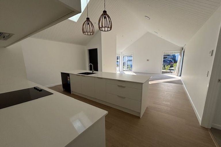 Photo of property in 1 Reedland Street, Jacks Point, 9371