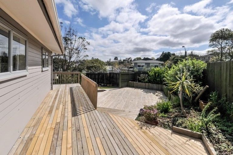 Photo of property in 4 Cassia Place, Sunnynook, Auckland, 0620
