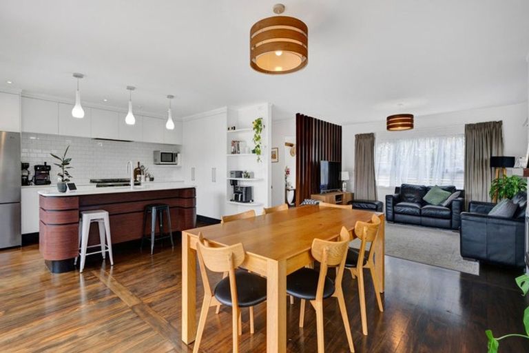 Photo of property in 19 Alberta Road, Glen Avon, New Plymouth, 4312