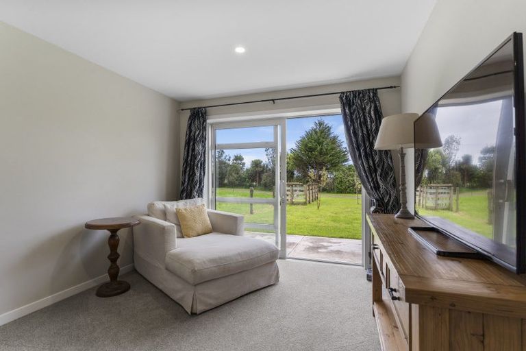 Photo of property in 3 Takapu Road, Manakau, Levin, 5573