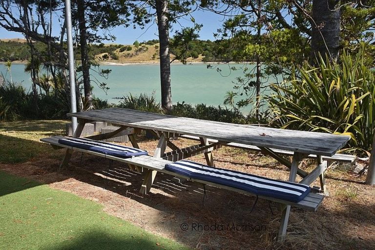 Photo of property in 435 Heatley Road, Whakapirau, 0583