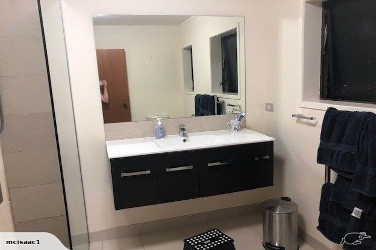 Photo of property in 1/35 Moore Street, Hillcrest, Auckland, 0627