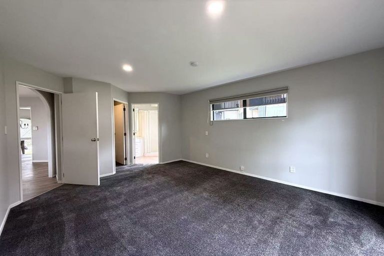 Photo of property in 11 Van Dyke Place, West Harbour, Auckland, 0618