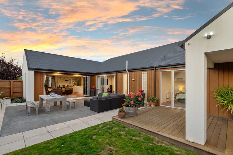 Photo of property in 7 Waterstock Way, Parklands, Christchurch, 8083
