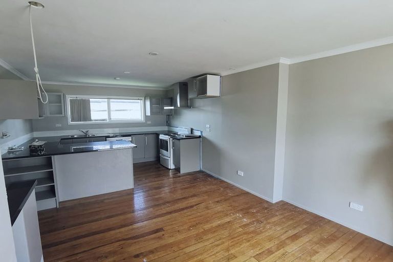 Photo of property in 49a Bruce Mclaren Road, Henderson, Auckland, 0612