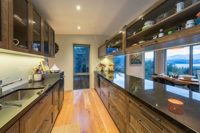 Photo of property in 28 Kennedy Crescent, Wanaka, 9305