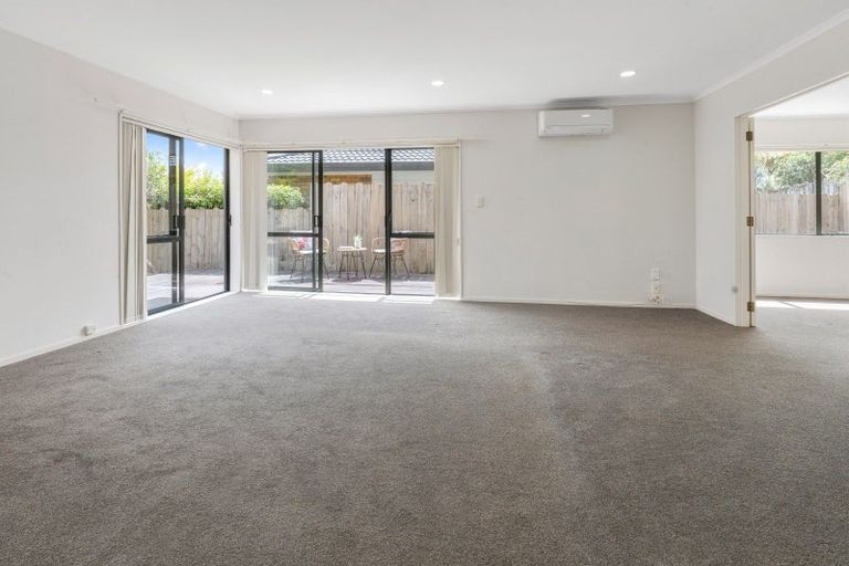 Photo of property in 1/47 Wiltshire Place, Somerville, Auckland, 2014