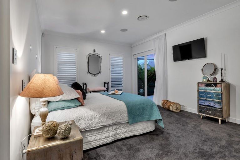 Photo of property in 13 Waitemata Drive, One Tree Point, 0118