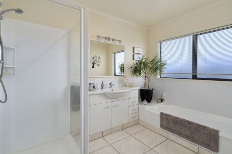 Photo of property in 17 Bouvardia Avenue, Milson, Palmerston North, 4414