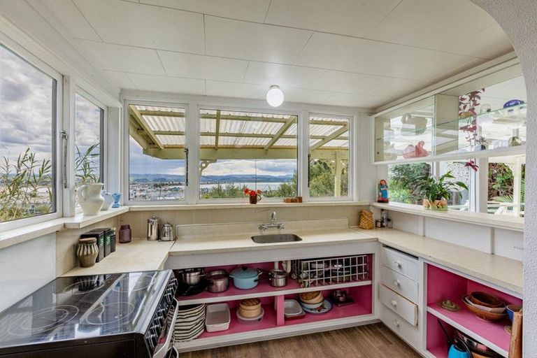 Photo of property in 3 Denholm Road, Hospital Hill, Napier, 4110