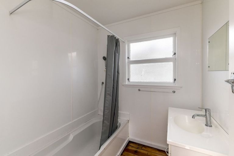 Photo of property in 10 Ngaio Street, Otaki Beach, Otaki, 5512