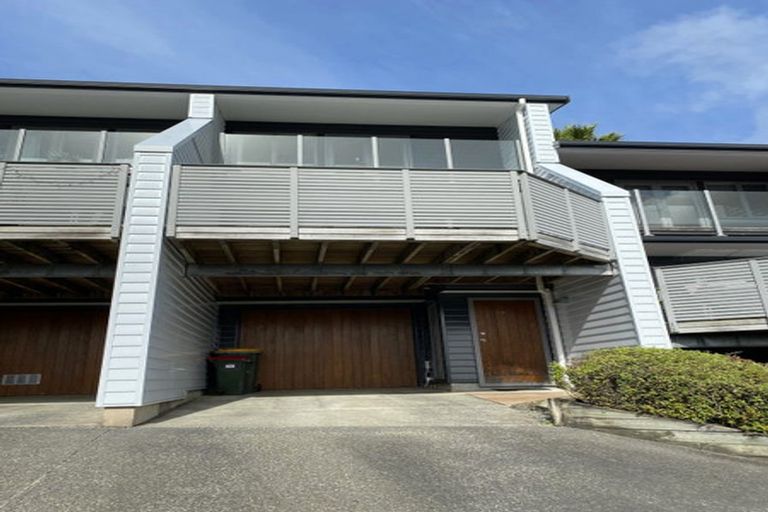 Photo of property in 3/13 Pannill Place, Oteha, Auckland, 0632