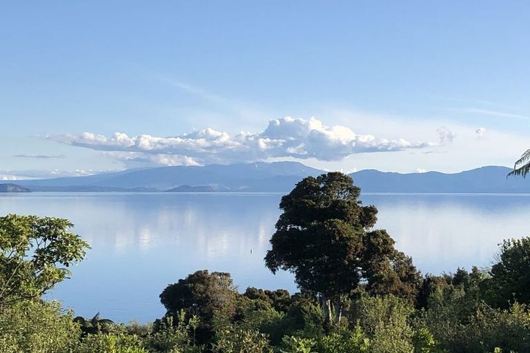 Photo of property in 8 Whakamoenga Point, Acacia Bay, Taupo, 3385