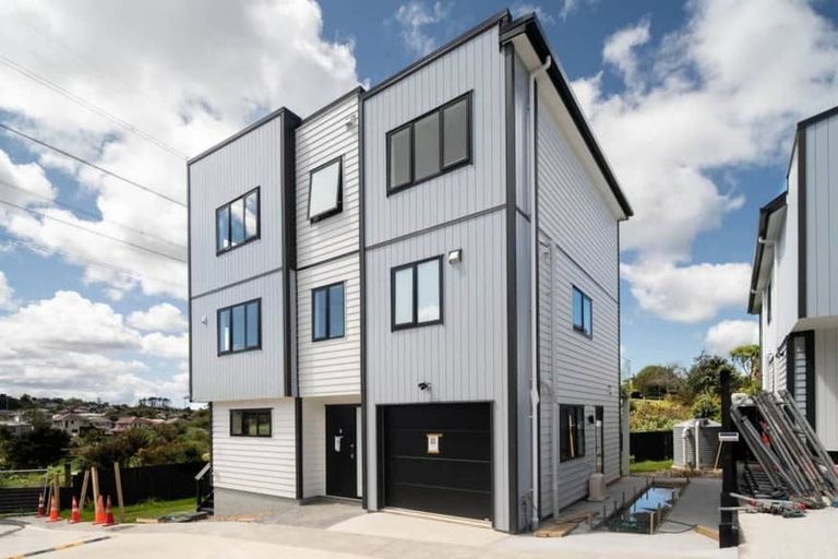 Photo of property in 5 Liban Place, Massey, Auckland, 0614