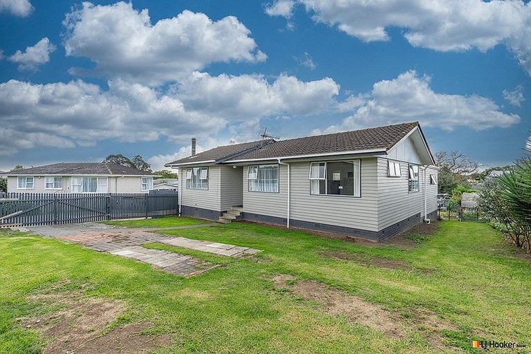 Photo of property in 52 Hobart Crescent, Wattle Downs, Auckland, 2103