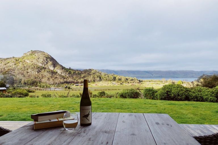 Photo of property in 17 Lookout Drive, Mount Creighton, Queenstown, 9371