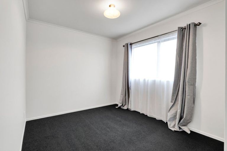 Photo of property in 15b Queens Road, Glen Avon, New Plymouth, 4312