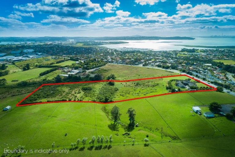 Photo of property in 82 Hobsonville Road, West Harbour, Auckland, 0618