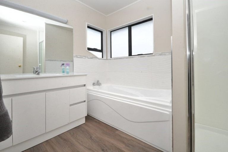 Photo of property in 1/8 Mandica Place, Sunnynook, Auckland, 0632