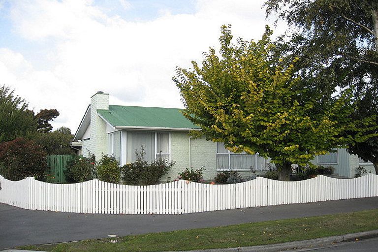 Photo of property in 1 Glenavon Place, Ilam, Christchurch, 8041