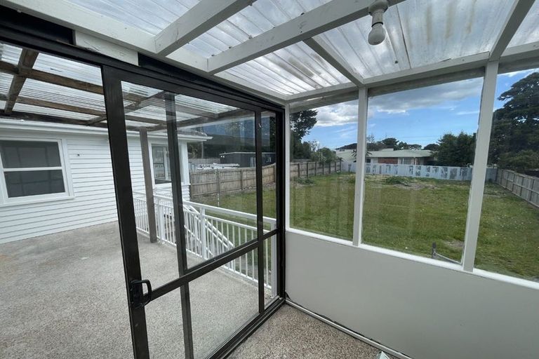 Photo of property in 16 Covil Avenue, Te Atatu South, Auckland, 0610