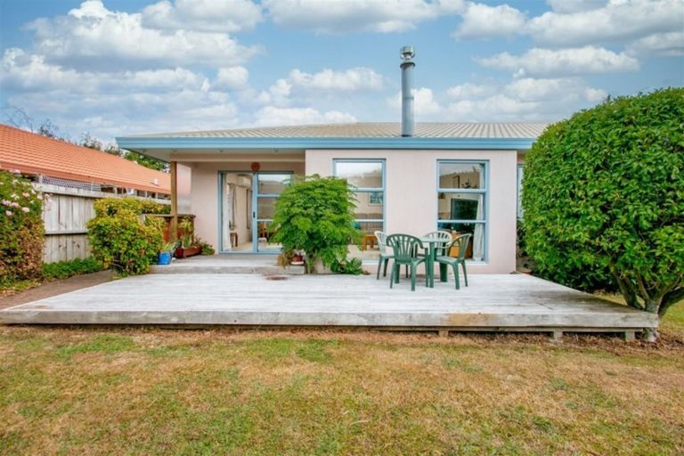 Photo of property in 3 Maurice Borich Place, Henderson, Auckland, 0610