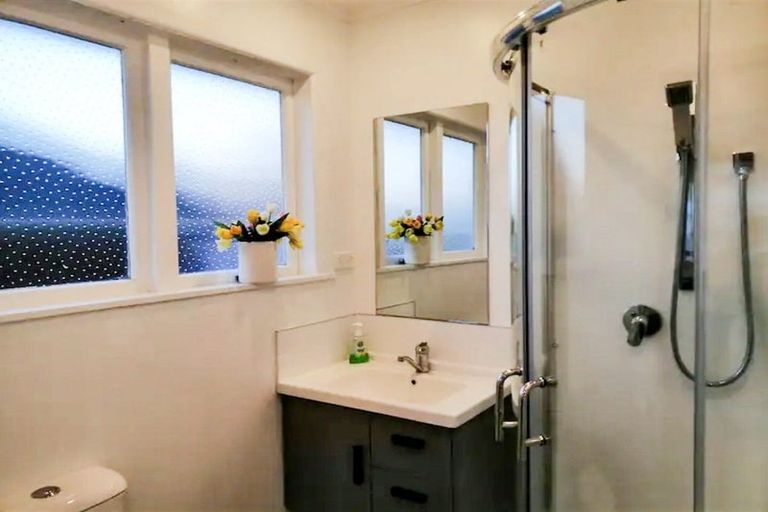 Photo of property in 6 Swan Crescent, Pakuranga, Auckland, 2010